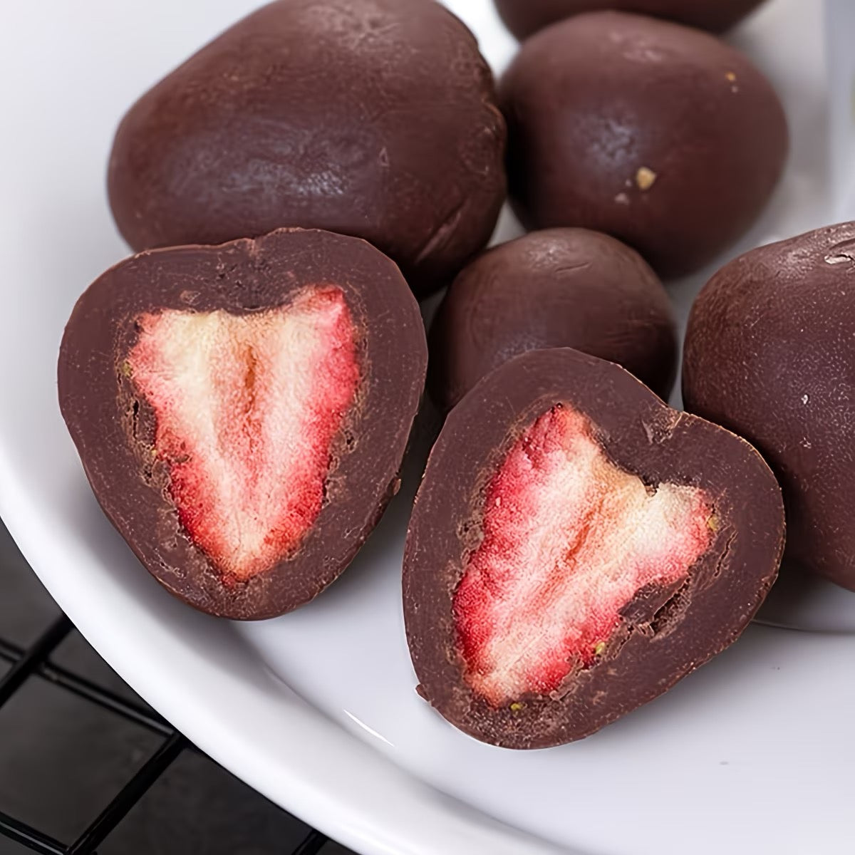 Freeze-Dried Strawberry Chocolate Fruit
